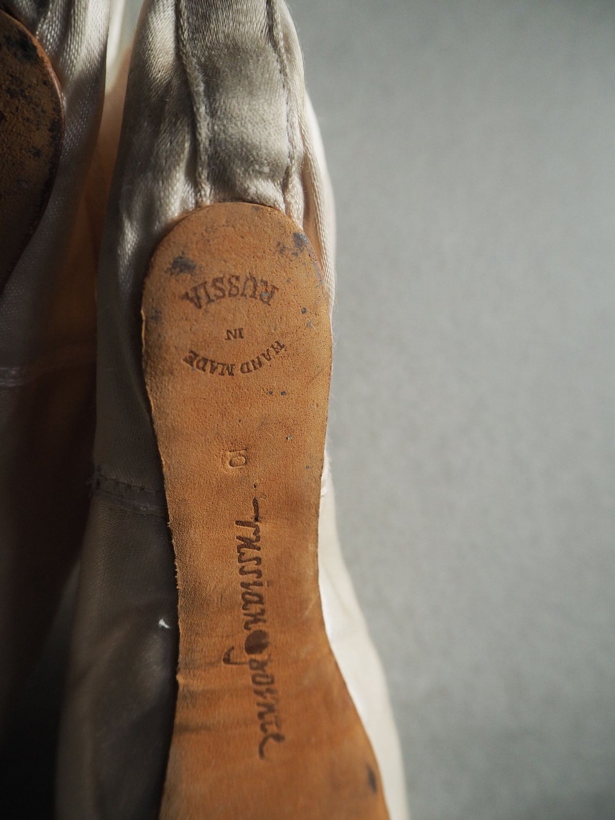 儚い佇まいのﾄｩｼｭｰｽﾞ | Reve Couture