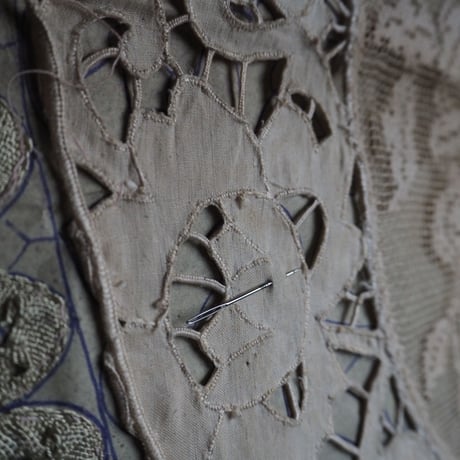 dentelle fait a la main     作りかけの手仕事ﾚｰｽﾊﾟﾈﾙ