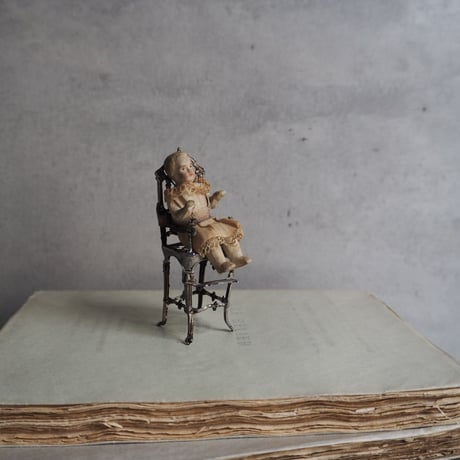 un petit  bébé
