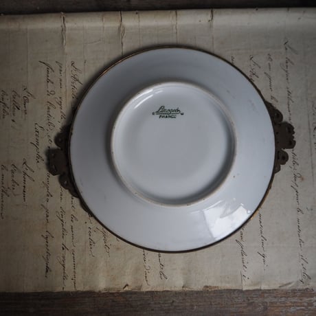 金具装飾の美しい小皿