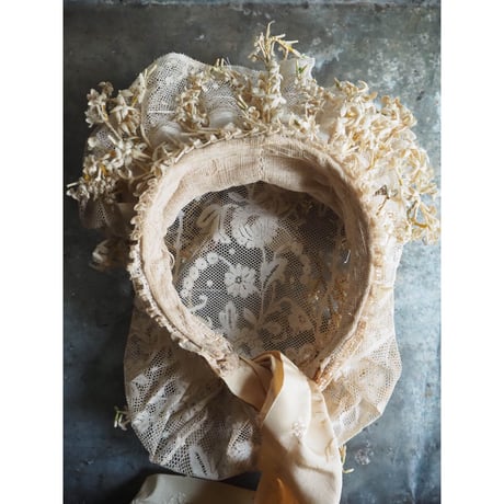 le chapeau des  fleurs