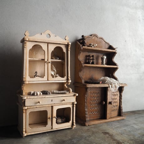 Petits meubles pour poupées B