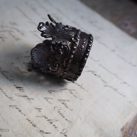 objet de  couronne  A