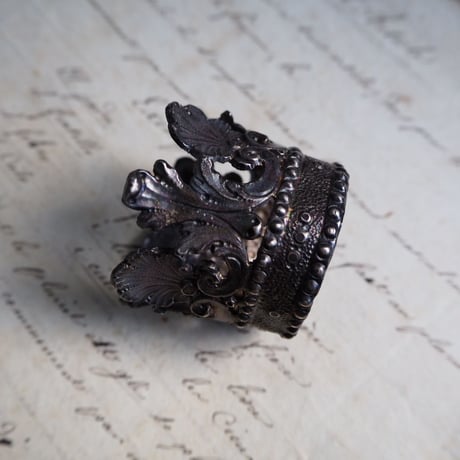 objet de  couronne  A