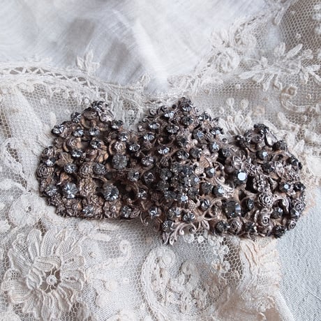 心震えるbroche