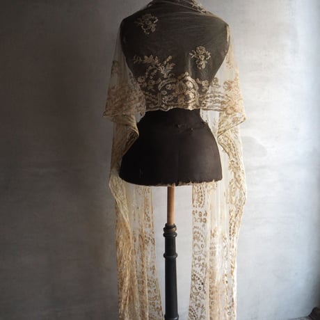 ﾐﾙｸﾃｨｰ色のtulle brodé  fleurs A