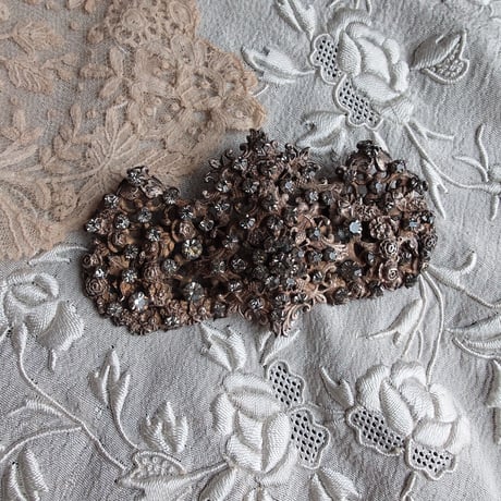 心震えるbroche