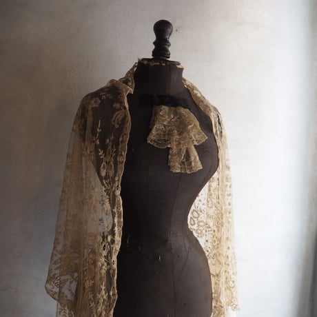 ﾐﾙｸﾃｨｰ色のtulle brodé  fleurs B