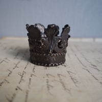 objet de  couronne  A
