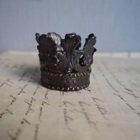 objet de  couronne  A