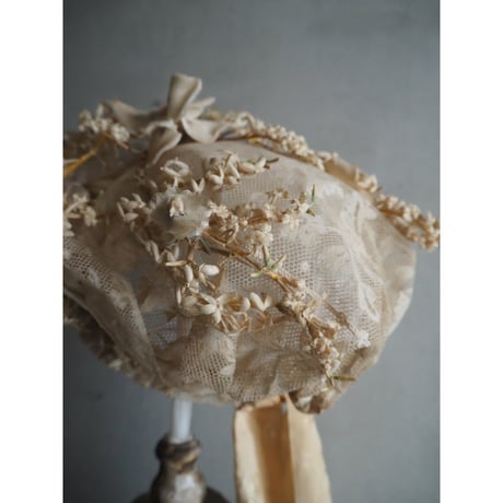le chapeau des  fleurs