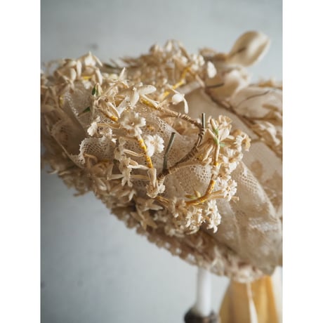 le chapeau des  fleurs