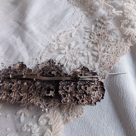 心震えるbroche