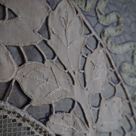 dentelle fait a la main     作りかけの手仕事ﾚｰｽﾊﾟﾈﾙ