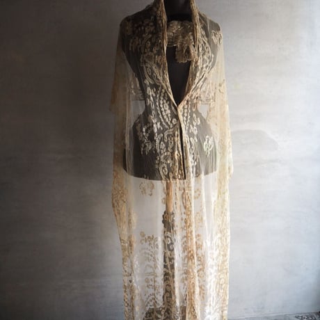 ﾐﾙｸﾃｨｰ色のtulle brodé  fleurs A