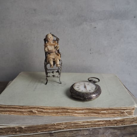 un petit  bébé