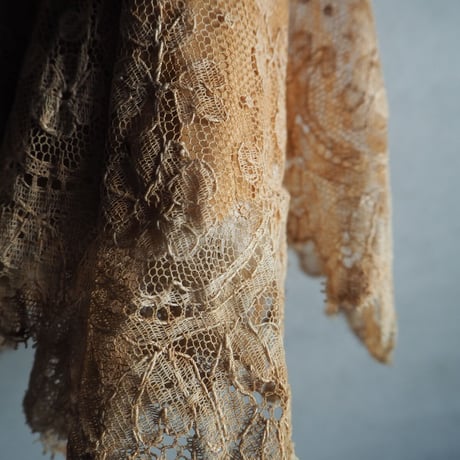 une magnifique  ombrelle en dentelle