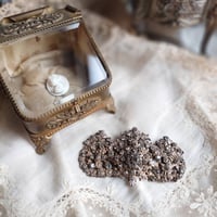 心震えるbroche