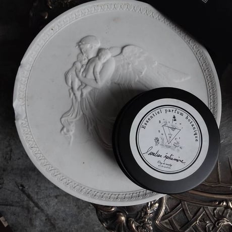 ［PARFUM BOTANIQUE DE LA ROBE ET MAISON］