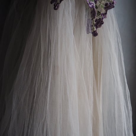 belle robe brodée