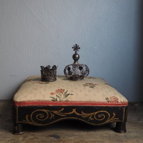 objet de couronne  B