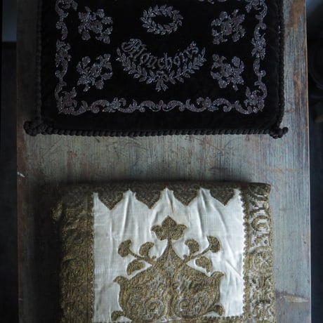 couvreture de mouchoirs brodé