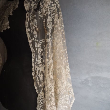 ﾐﾙｸﾃｨｰ色のtulle brodé  fleurs B