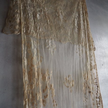 ﾐﾙｸﾃｨｰ色のtulle brodé  fleurs A