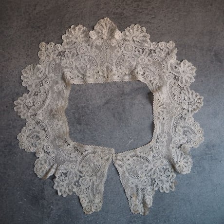 col en dentelle  a la main