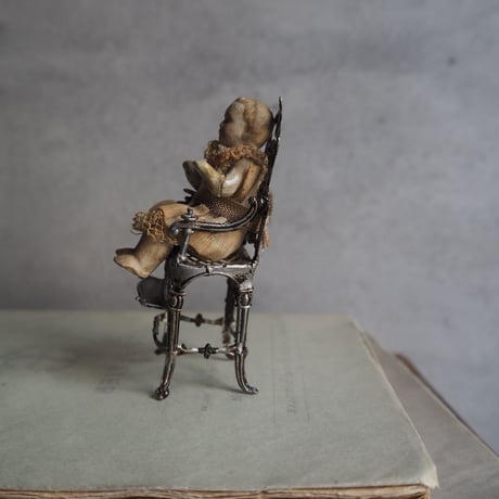 un petit  bébé