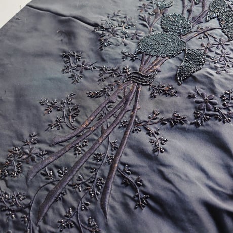 麗しきﾋﾞｰｽﾞ刺繍のﾀﾍﾟｽﾄﾘｰ