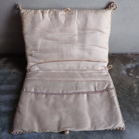 ﾘﾎﾞﾝ刺繍のﾊﾝｷｰｹｰｽ