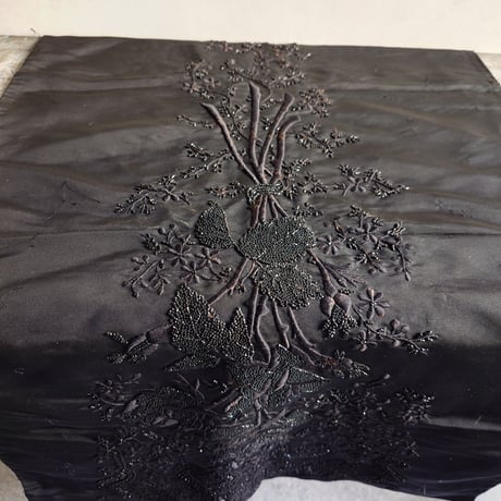 麗しきﾋﾞｰｽﾞ刺繍のﾀﾍﾟｽﾄﾘｰ