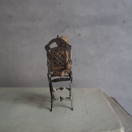 un petit  bébé