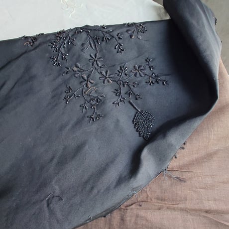 麗しきﾋﾞｰｽﾞ刺繍のﾀﾍﾟｽﾄﾘｰ