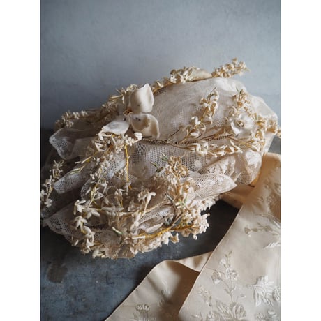 le chapeau des  fleurs