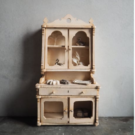 Petits meubles pour poupées B