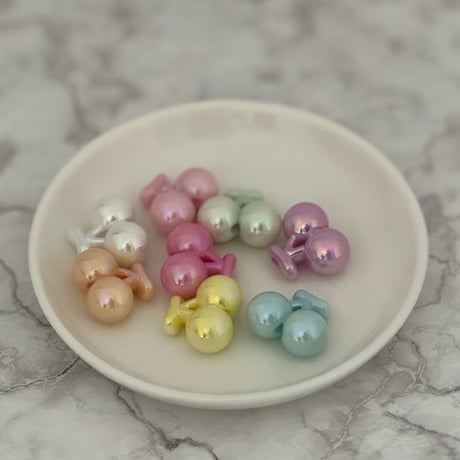 アクリルビーズ さくらんぼ　 縦穴 オーロラ加工　1個