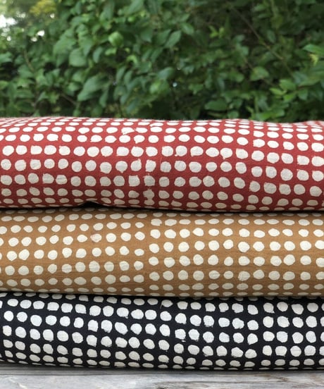 厚さが選べる　バグルー伝統染　ハンドブロックプリント生地 ー Dots
