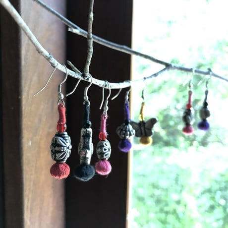 糸細工のピアス　h