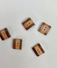インド天然素材ボタンー木ー21×18mm  5個