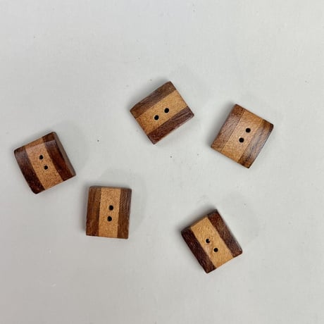 インド天然素材ボタンー木ー21×18mm  5個