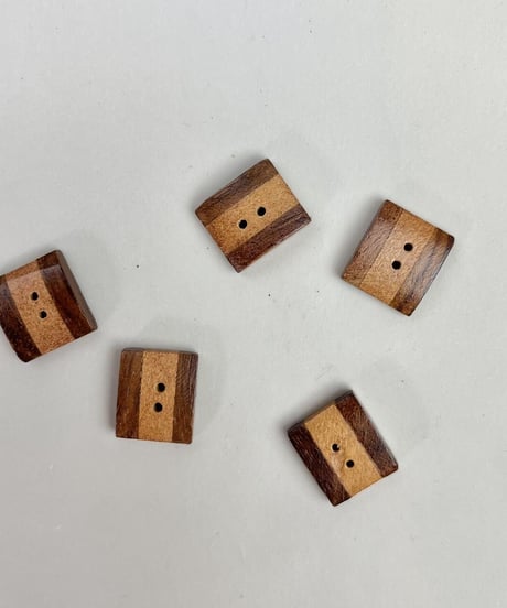 インド天然素材ボタンー木ー21×18mm  5個