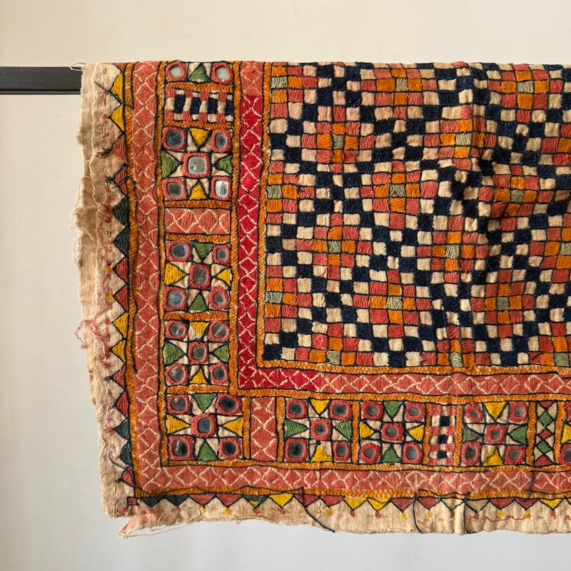 ヴィンテージ グジャラートの壁飾り 古布市 Z | ONABAKE97