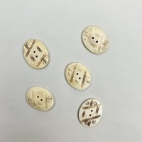 インド天然素材ボタンー水牛ー26×20mm  5個