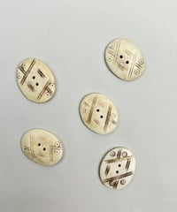インド天然素材ボタンー水牛ー26×20mm  5個