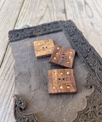 インド天然素材ボタンー木ー　3cm×3個