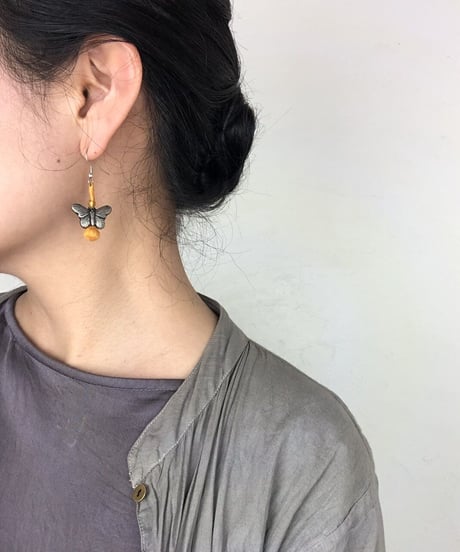 糸細工のピアス　e