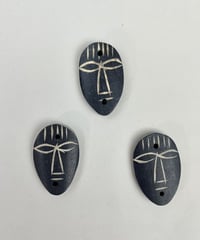 インド天然素材ボタンー木製ー38×24mm 3個