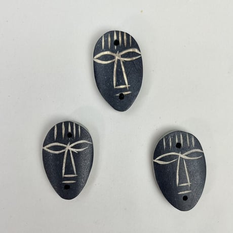 インド天然素材ボタンー木製ー38×24mm 3個
